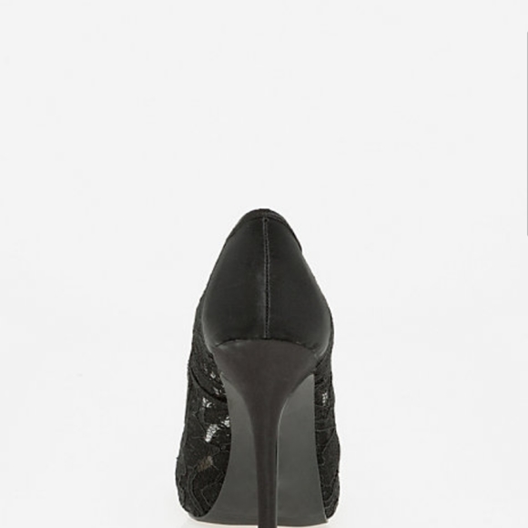 Le Chateau lace high heels - Picture 4 of 4